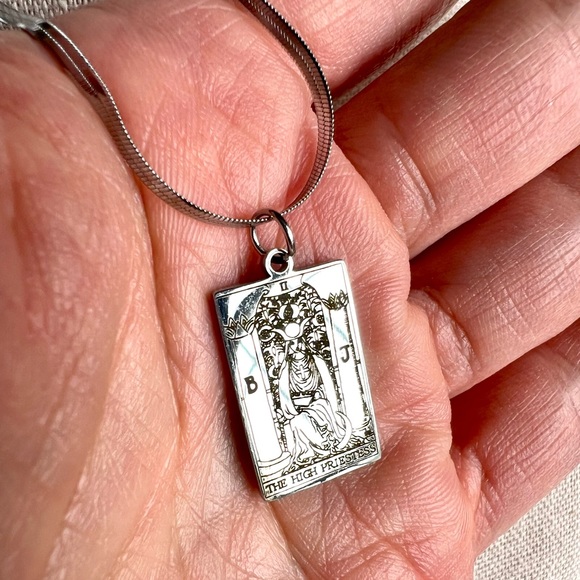 925 Stainless Steel HIGH PRIESTESS Tarot Card Necklace Pendant - Picture 3 of 9